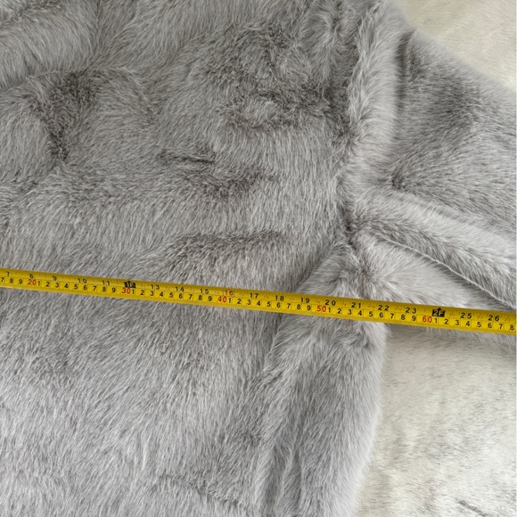 Grey fur oversized jacket - Picture 3 of 5